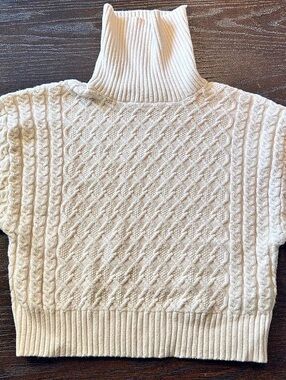 TRUTH Cable Knit Turtleneck in Cream Size XS Like New